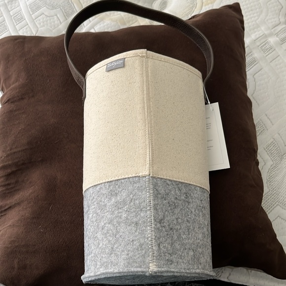 Thirty One Felt Wine & Gift bag - Picture 4 of 6